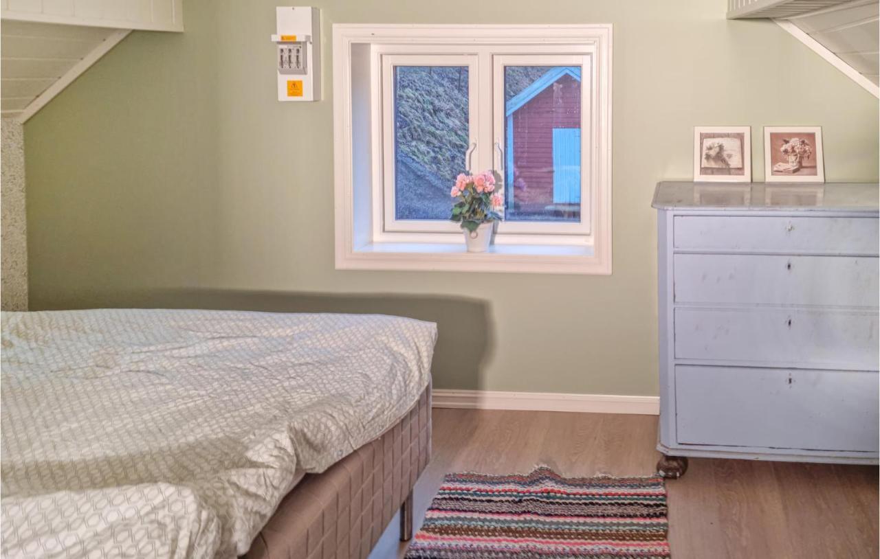 Amazing Home In Hidrasund With Wifi Eide  部屋 写真