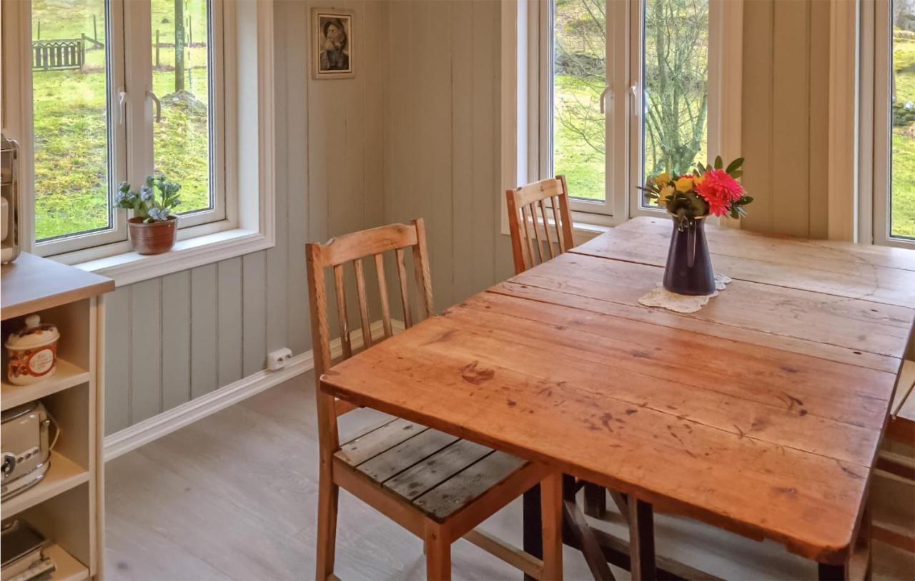 Amazing Home In Hidrasund With Wifi Eide  部屋 写真